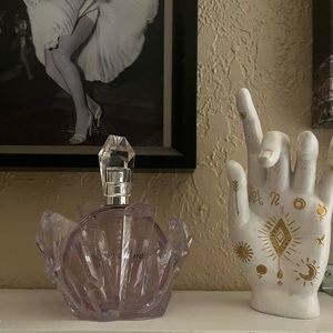 REM Ariana grande perfume